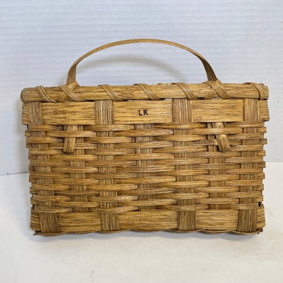 Vintage Wicker Basket With Hand-Painted Snowman & Holly Design - Picture 6 of 12